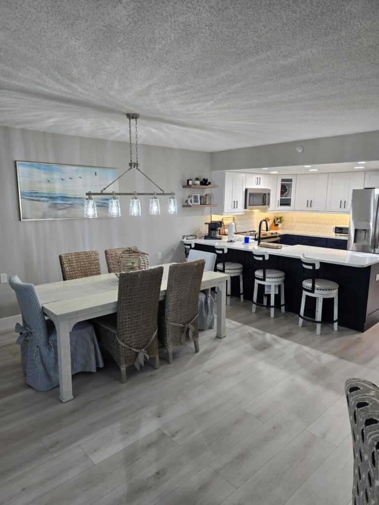 Lorraines Florida Beach Home - comfortable living area