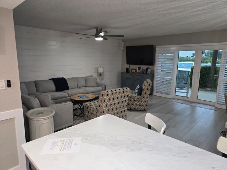 Dining area with seating - 2BR vacation rental