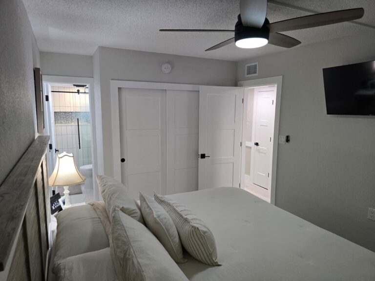 Intracoastal waterway boat traffic view from Unit 107