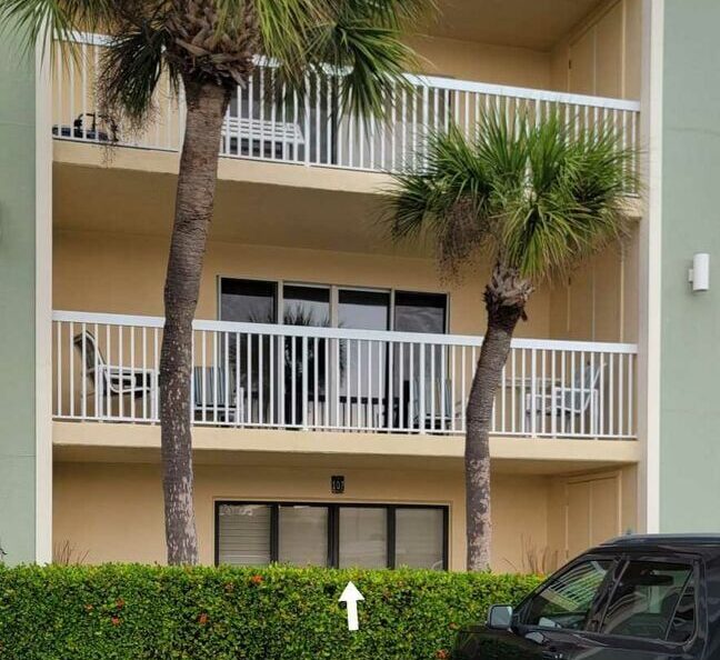 Lorraines Florida Beach Home - living space with decor