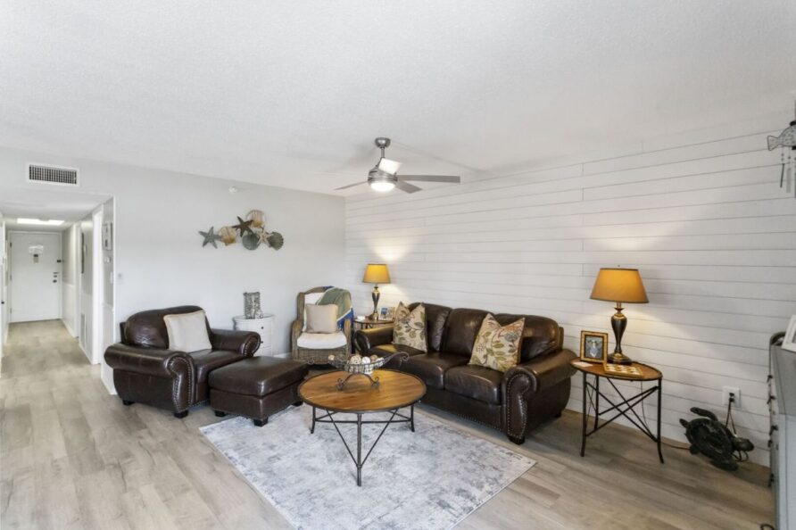 Kitchen breakfast bar - 2BR Indian Rocks Beach rental